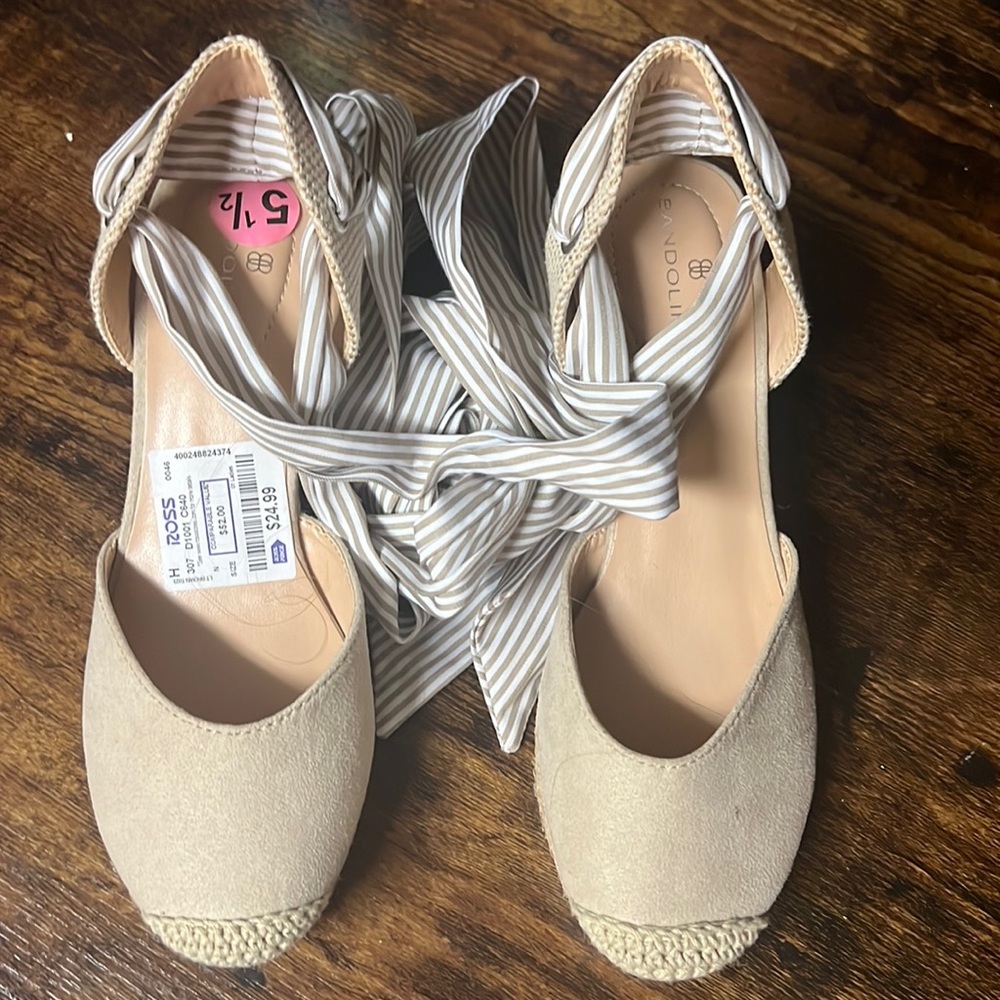 Brand new shoes. Super cute. 💕